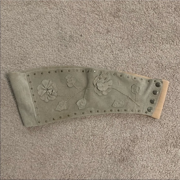Vintage Tan Low Waist Snap Floral embroidery Belt - Picture 1 of 7